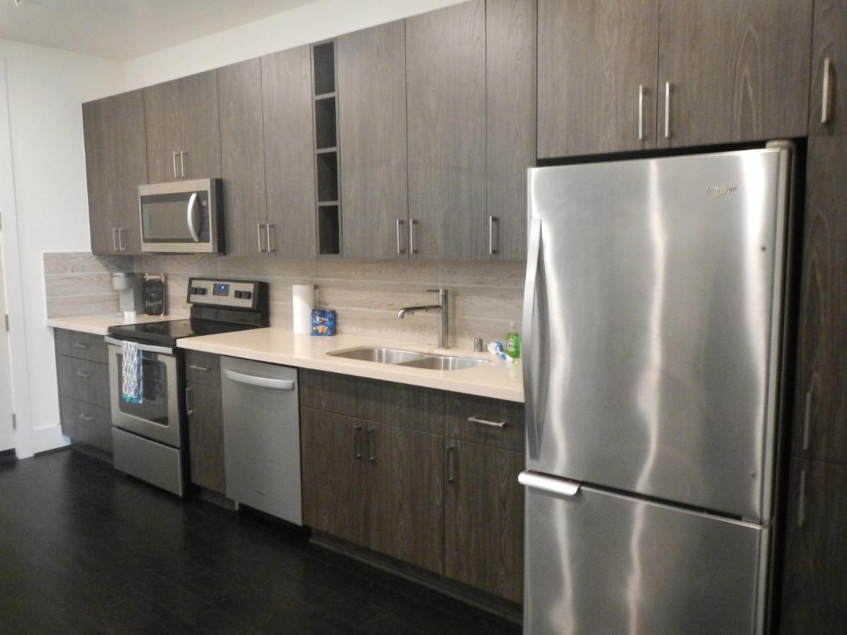 Apartment Modern Urban Oasis With Private Parking In Downtown