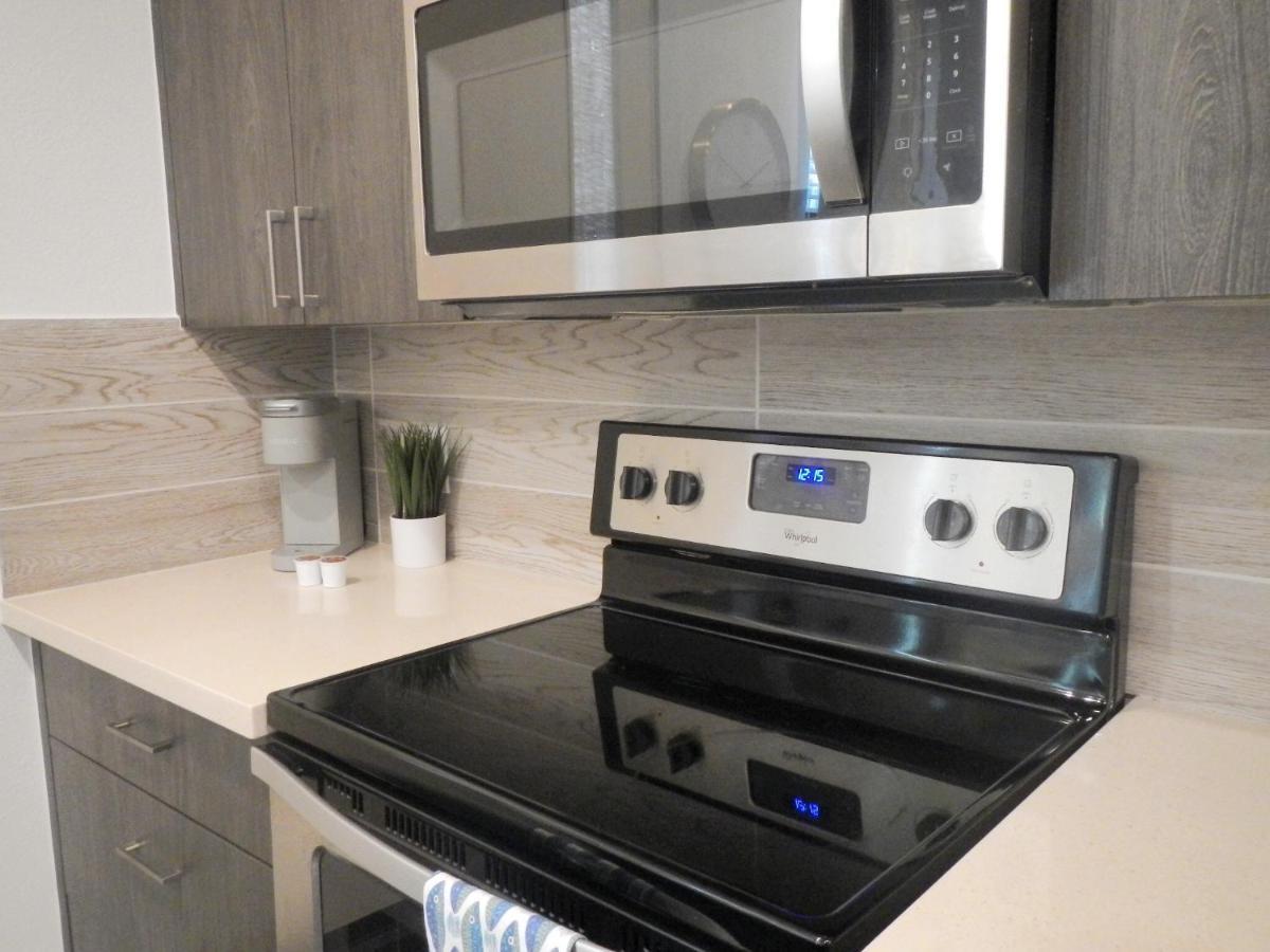 Apartment Modern Urban Oasis With Private Parking In Downtown