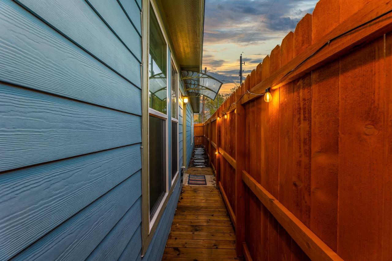 Little Blue House On Lonnie Lane *
