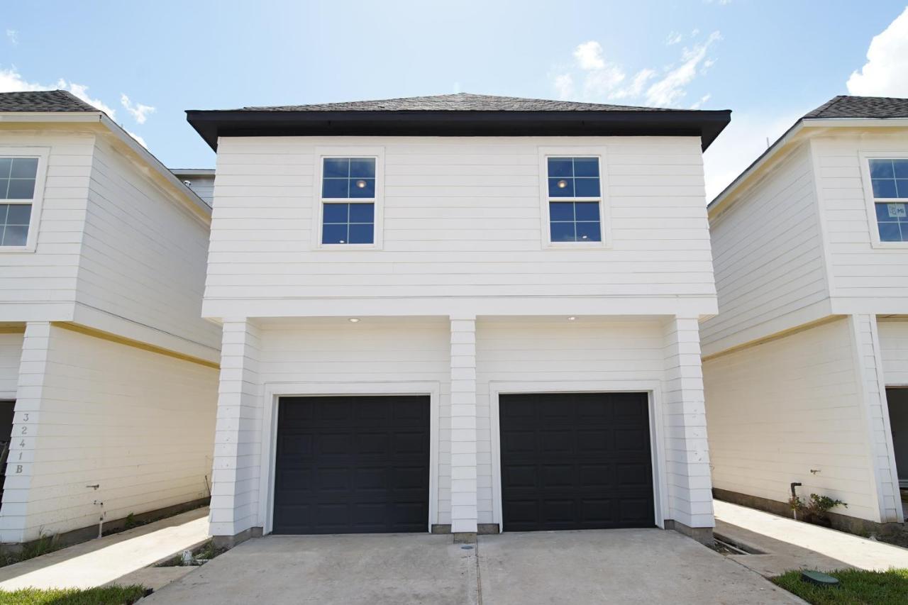Luxe Three Story Duplex Near Downtown & Med Center