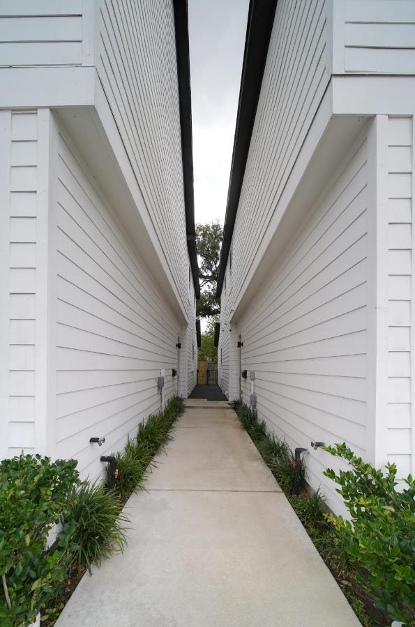 Luxe Three Story Duplex Near Downtown & Med Center
