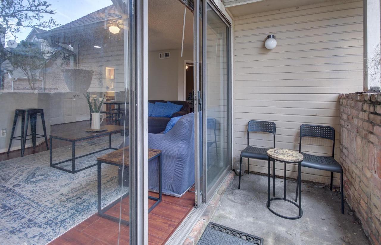 Lovely 2 Bedroom, 1 Bath With Pools And Gym. *
