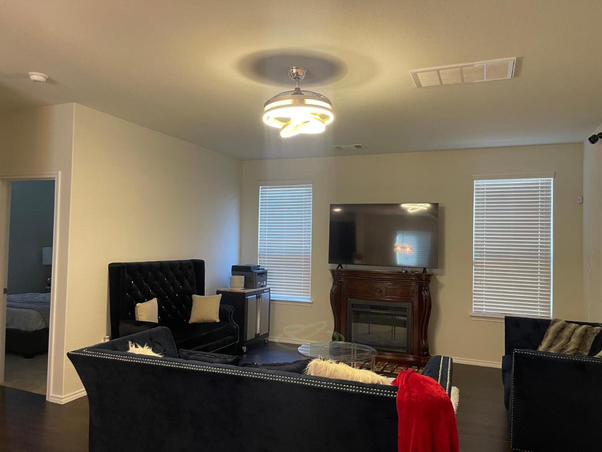 N-e-g House - Near David Wayne Hooks Airport * Houston
