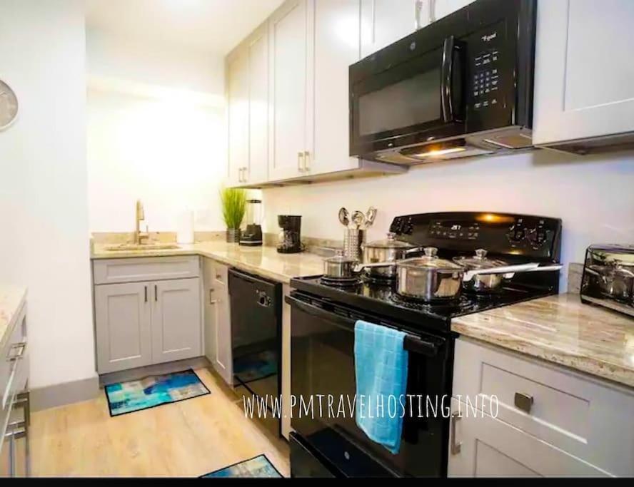 Modern Santorini Nrg Tmc Luxurious Walkable Apartment Houston