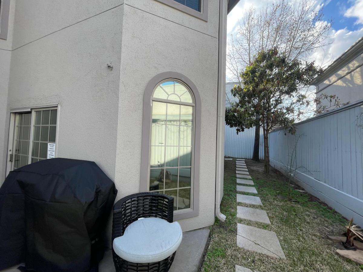 Luxuria Mini-mansion Near Downtown Holiday home *