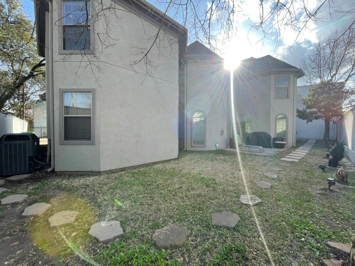 Luxuria Mini-mansion Near Downtown *