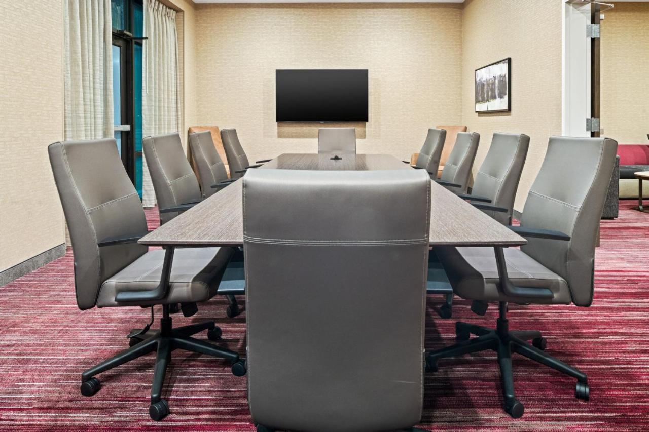 Courtyard By Marriott Northeast Hotel