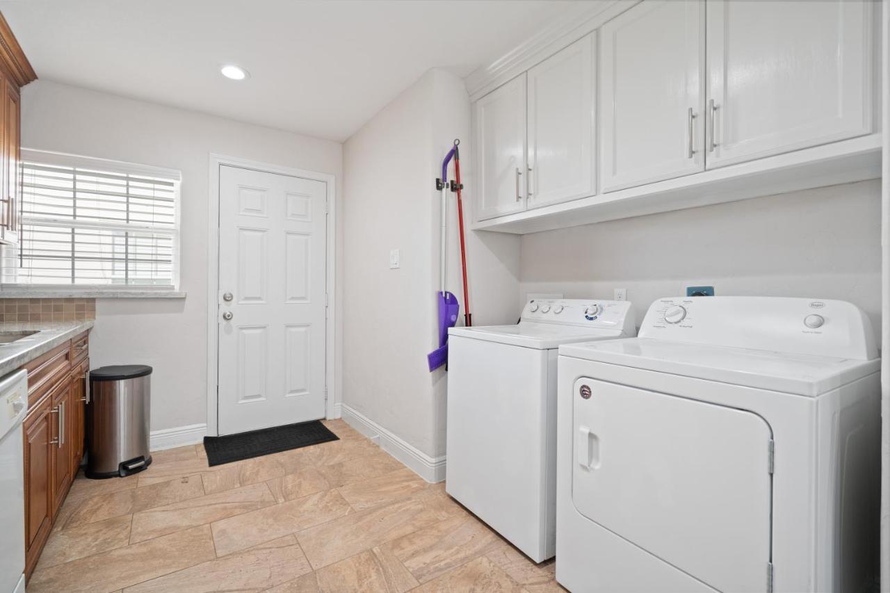 Pristine & Exquisitely Designed 7 Min From Tx Med Center Apartment