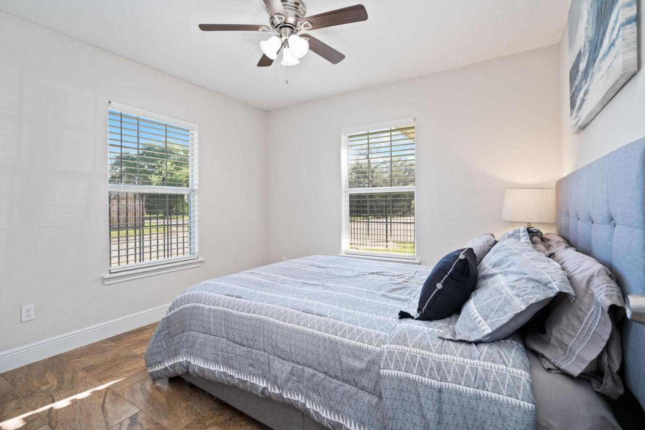 Pristine & Exquisitely Designed 7 Min From Tx Med Center Houston