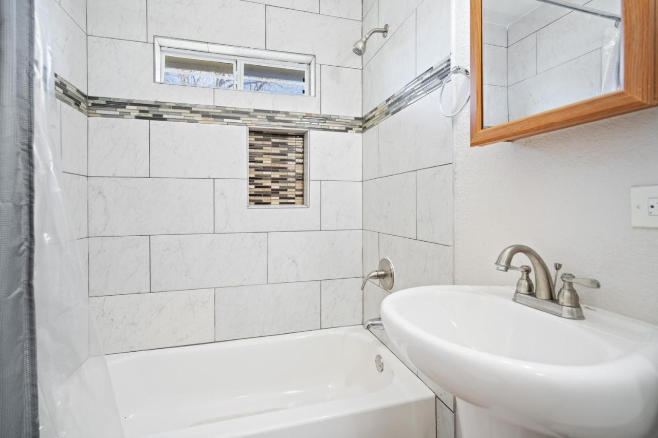 Pristine & Exquisitely Designed 7 Min From Tx Med Center Apartment