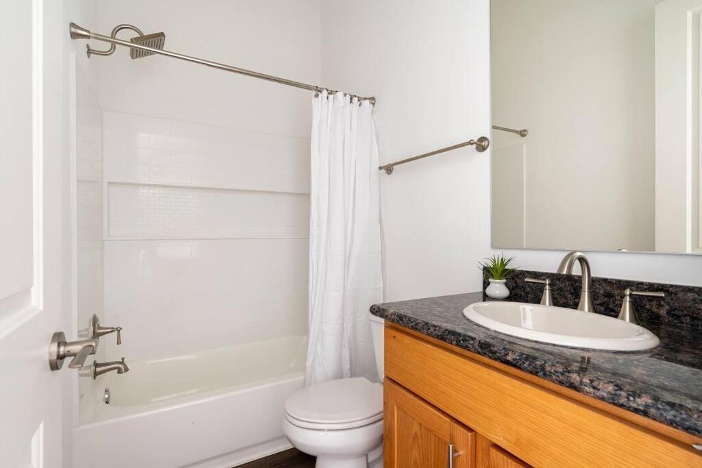 Chic Urban Living Minutes From I-45 And I-610 #a Villa *