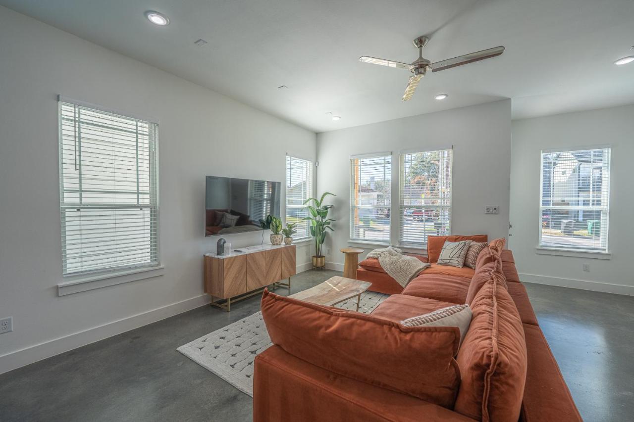 The Right House @ East Downtown Apartment Houston