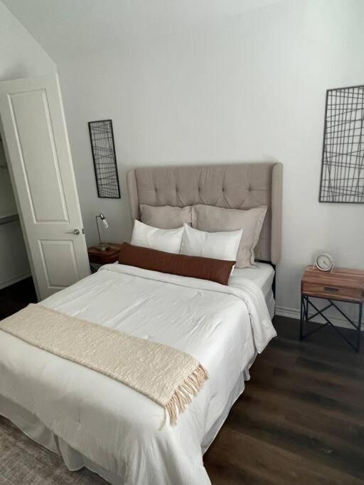 Chic Urban Living Minutes From I-45 And I-610 #a Villa