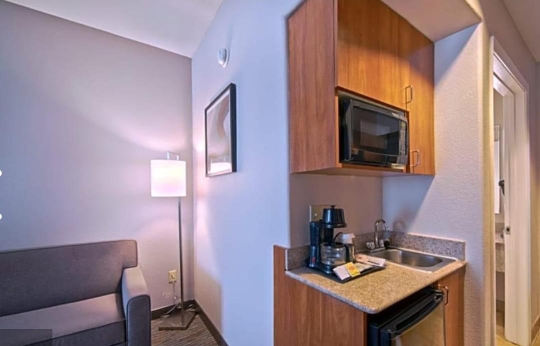 Eagles Fly At Wingate Hotel, Iah 3* Houston