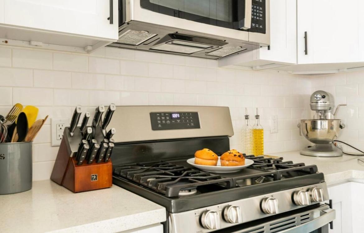 Luxe Retreat - Downtown Private In Homestay *