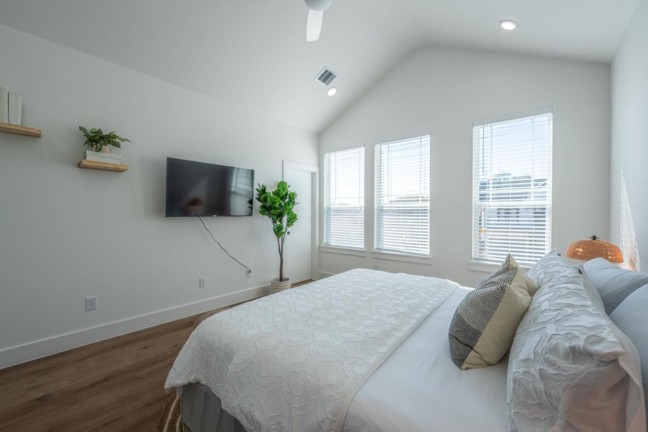 The Right House @ East Downtown Apartment Houston