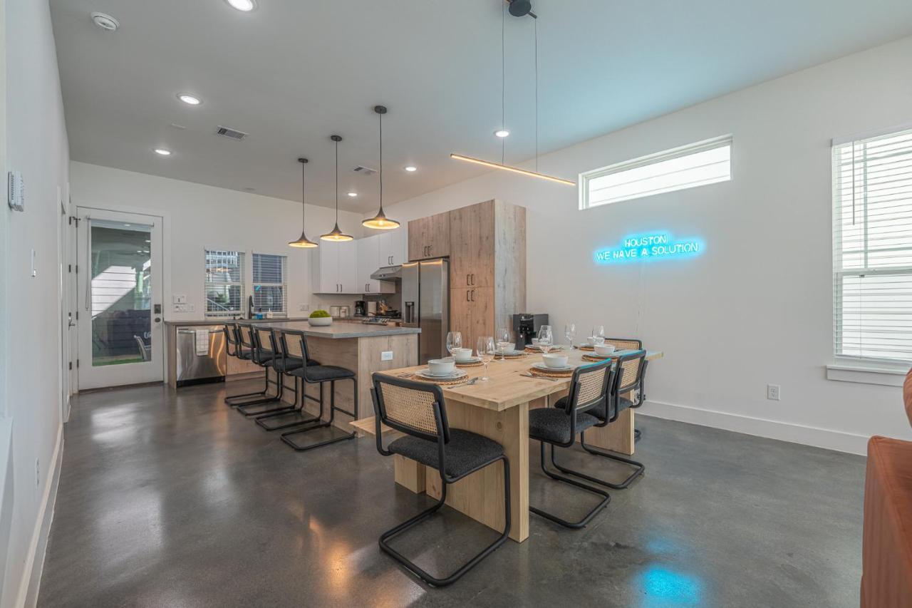 The Right House @ East Downtown Apartment *