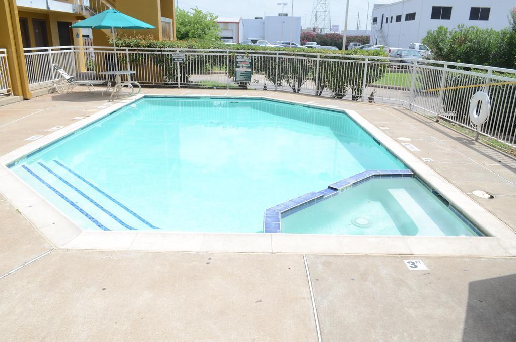 America's Houston/stafford /sugarland Motel