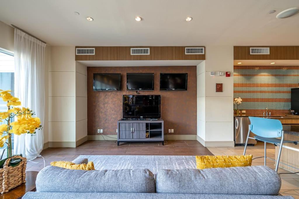 Call It Comfy Apartment *