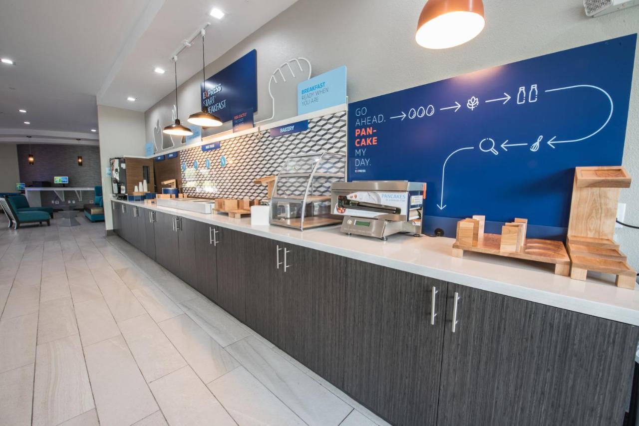 Express & - Hobby Airport Area By Ihg Hotel 3*