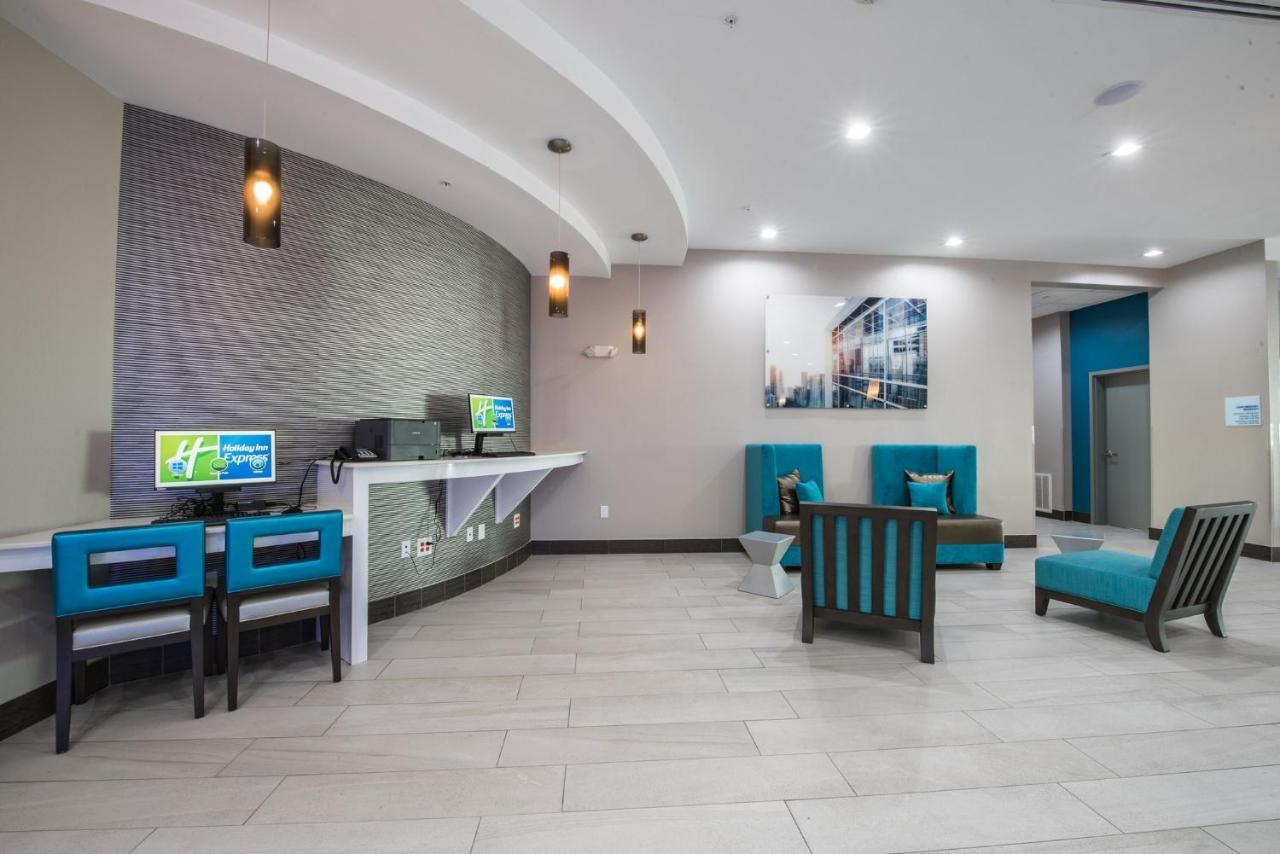 Express & - Hobby Airport Area By Ihg Hotel