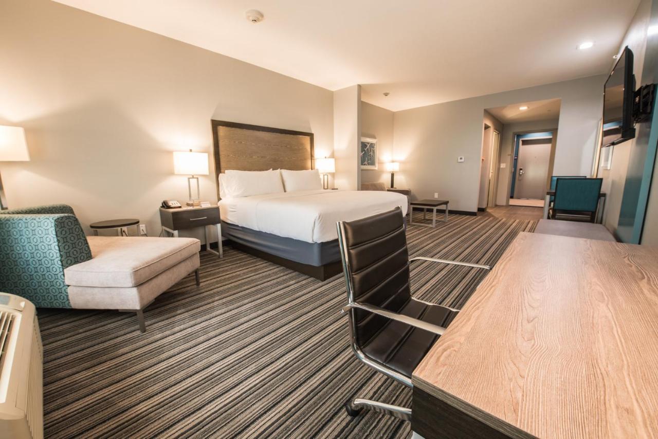 Express & - Hobby Airport Area By Ihg Hotel 3*
