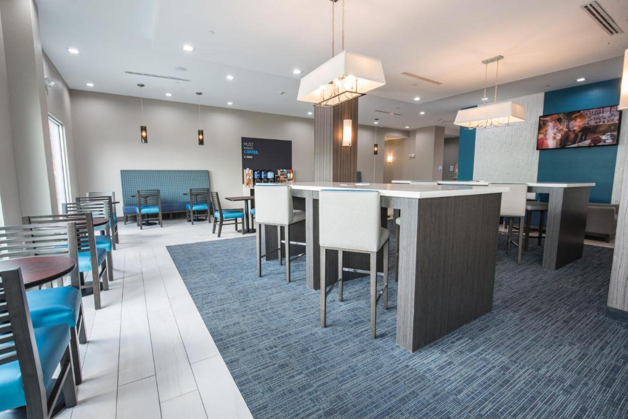Express & - Hobby Airport Area By Ihg Hotel 3*
