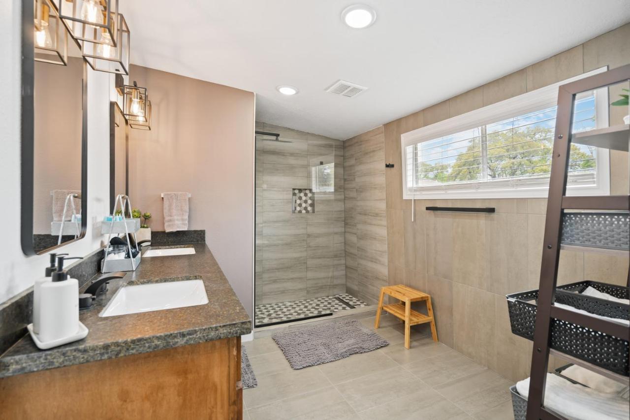 The Gated Modern Near Nrg And Medical Center Holiday home Houston