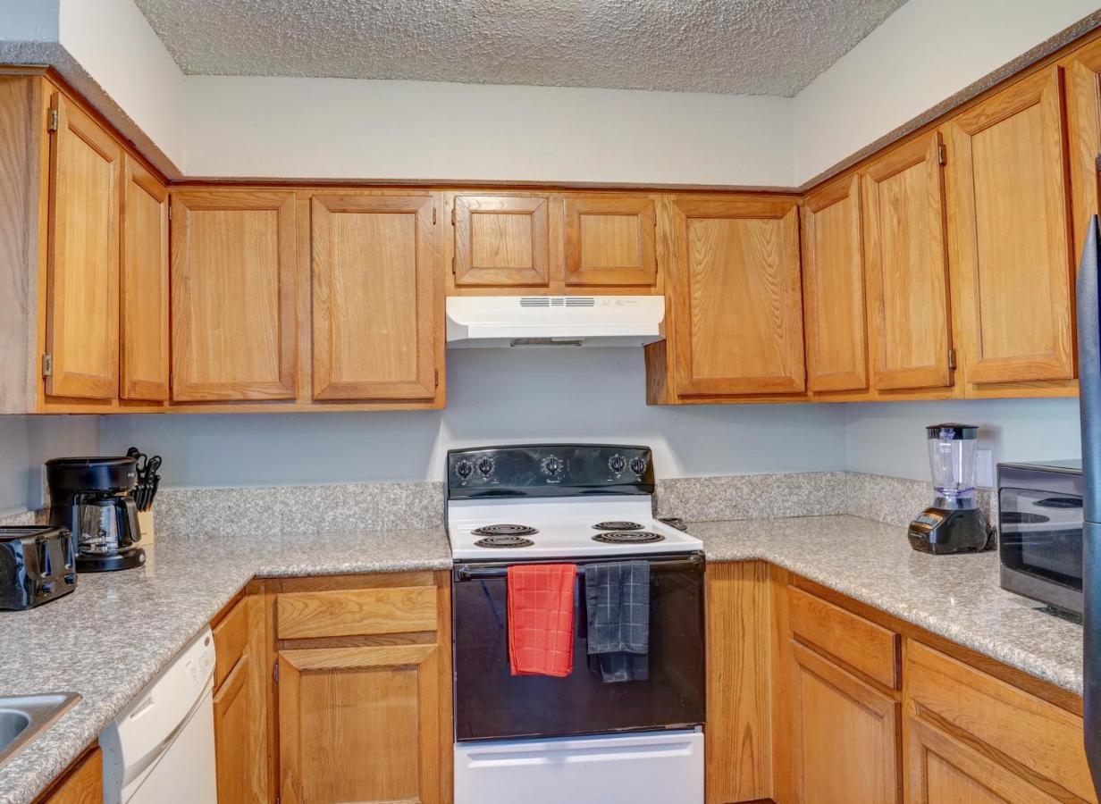 Lovely 2 Bedroom, 1 Bath With Pools And Gym. * Houston
