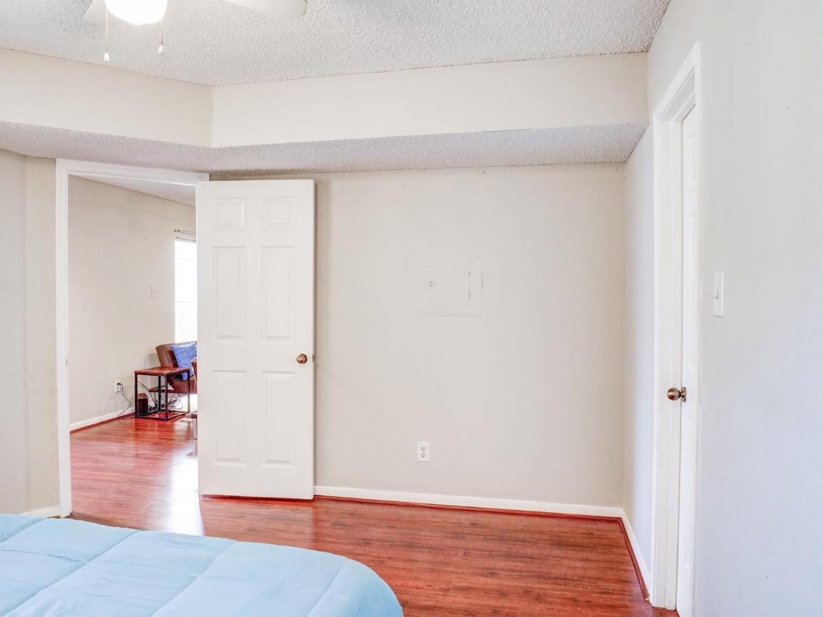 Lovely 2 Bedroom, 1 Bath With Pools And Gym. * Houston