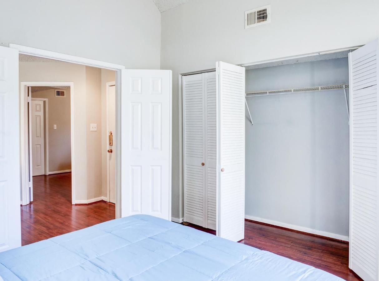 Holiday home Lovely 2 Bedroom, 1 Bath With Pools And Gym. *