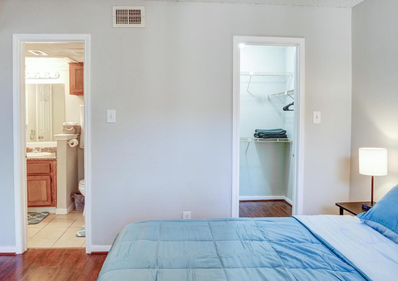 Holiday home Lovely 2 Bedroom, 1 Bath With Pools And Gym. *