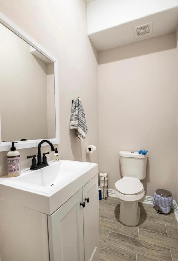 Luxe Retreat - Downtown Private In Homestay *