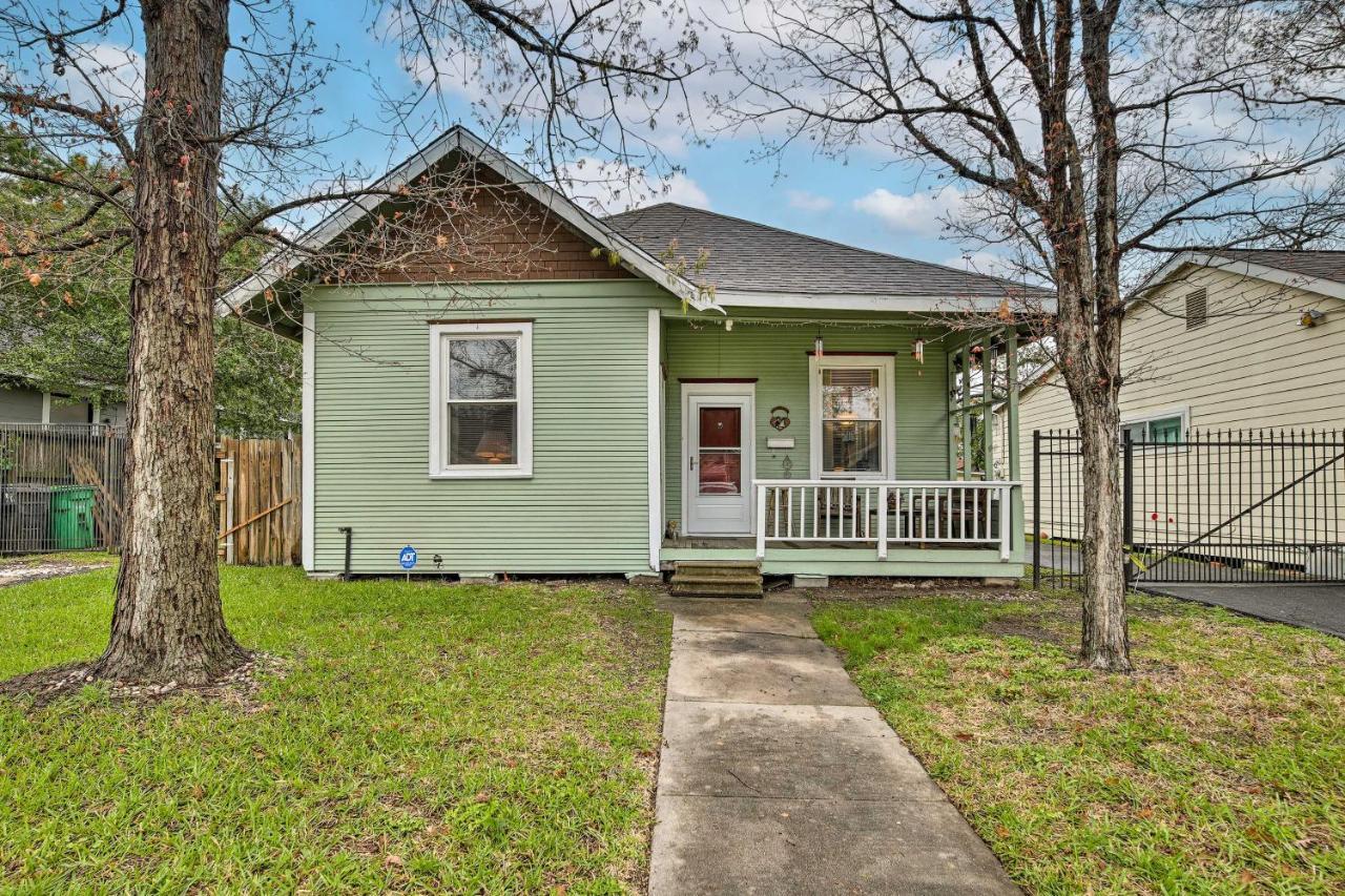 Pet-friendly With Yard 3 Mi To Dtwn Houston! Holiday home
