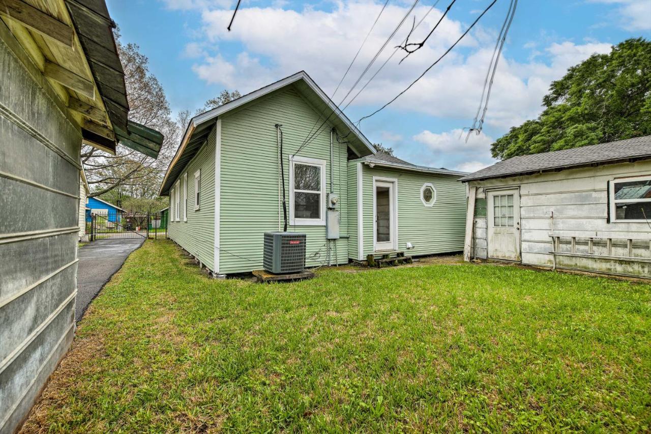 Pet-friendly With Yard 3 Mi To Dtwn Houston! Holiday home