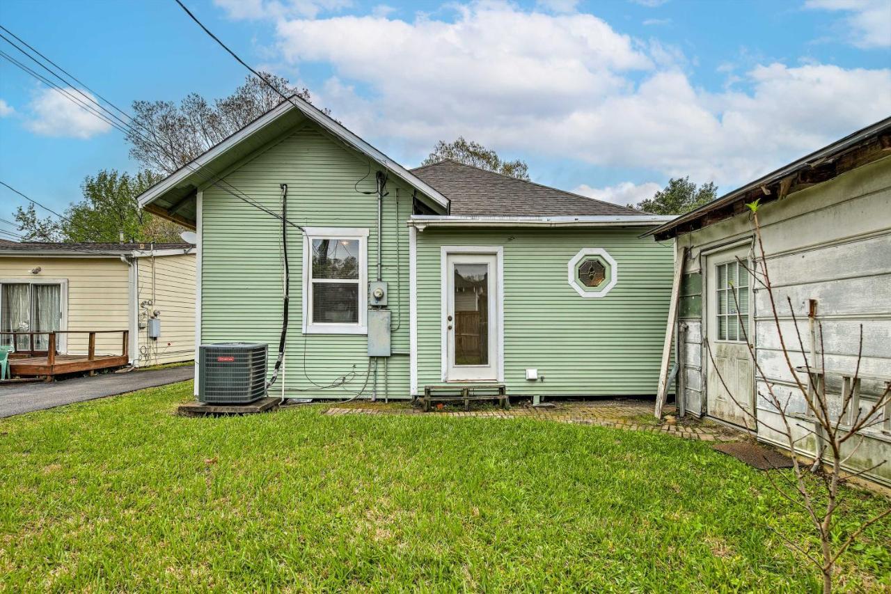 Pet-friendly With Yard 3 Mi To Dtwn Houston! Holiday home Houston