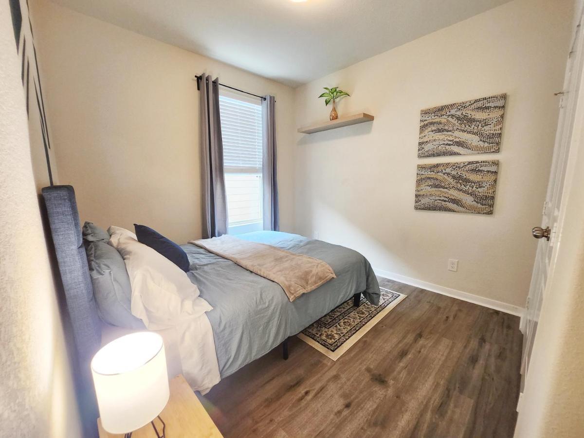 4 Bedroom Near Downtown Med Center Nrg Stadium Pearland Skyview Long By Ion *