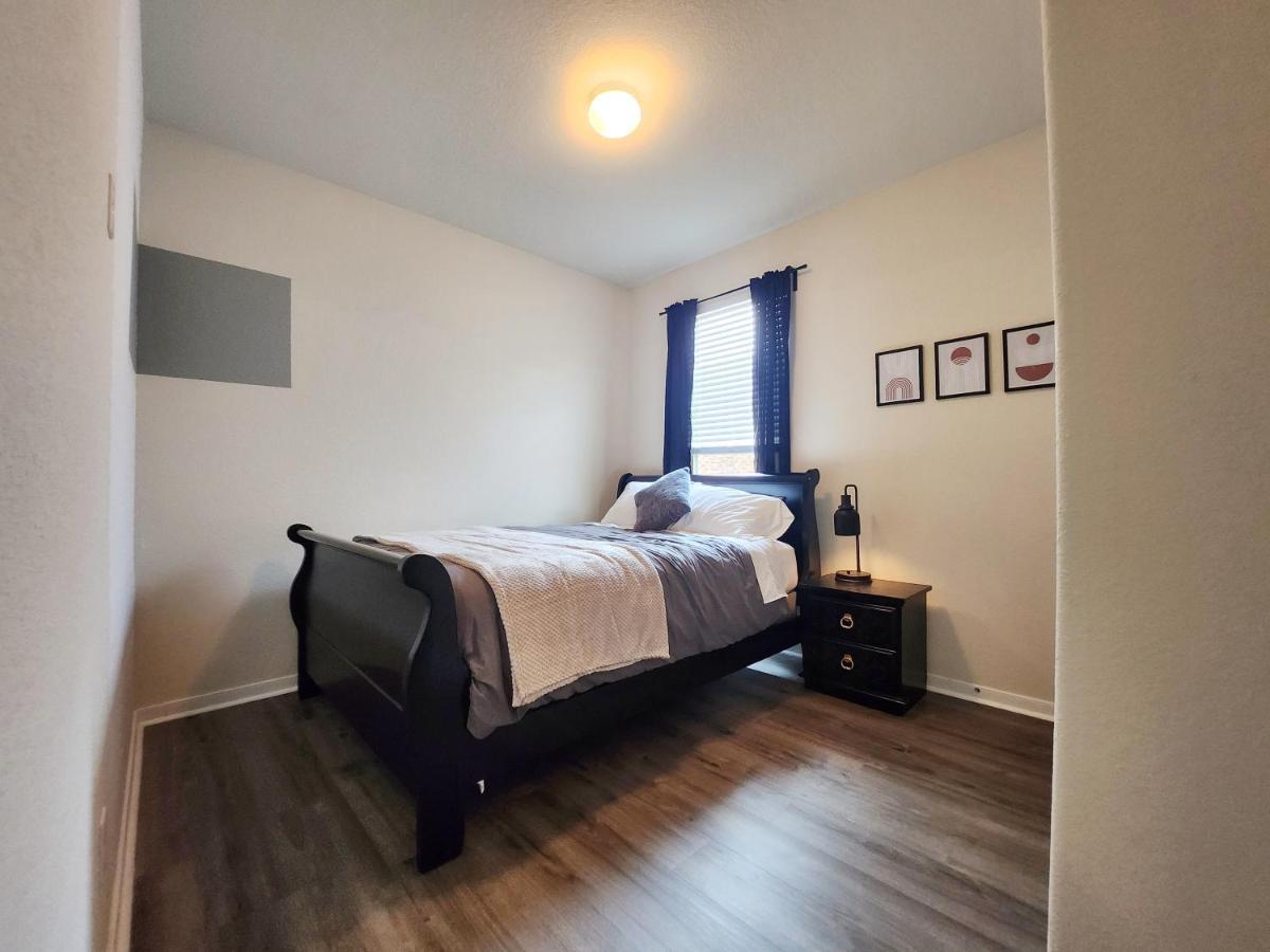 4 Bedroom Near Downtown Med Center Nrg Stadium Pearland Skyview Long By Ion Homestay Houston