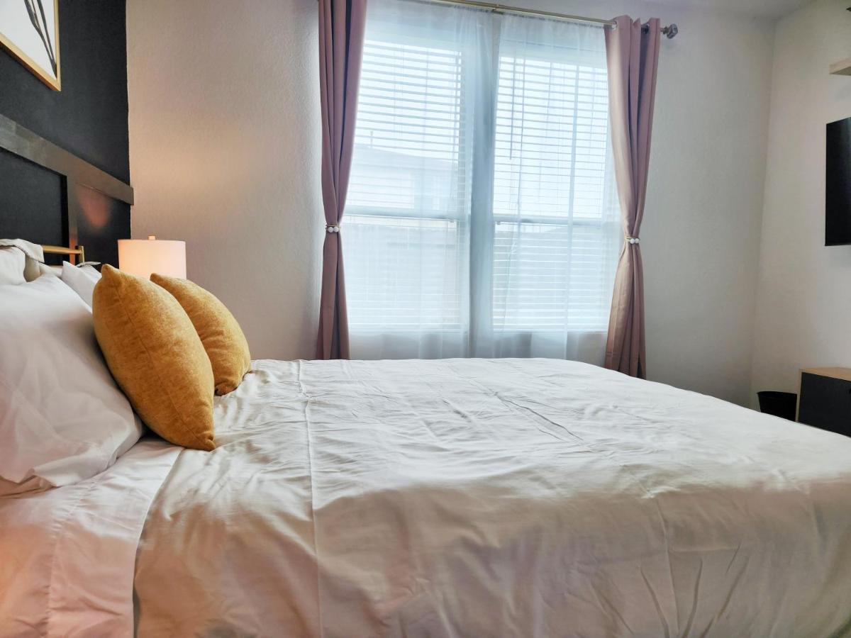 Homestay 4 Bedroom Near Downtown Med Center Nrg Stadium Pearland Skyview Long By Ion *