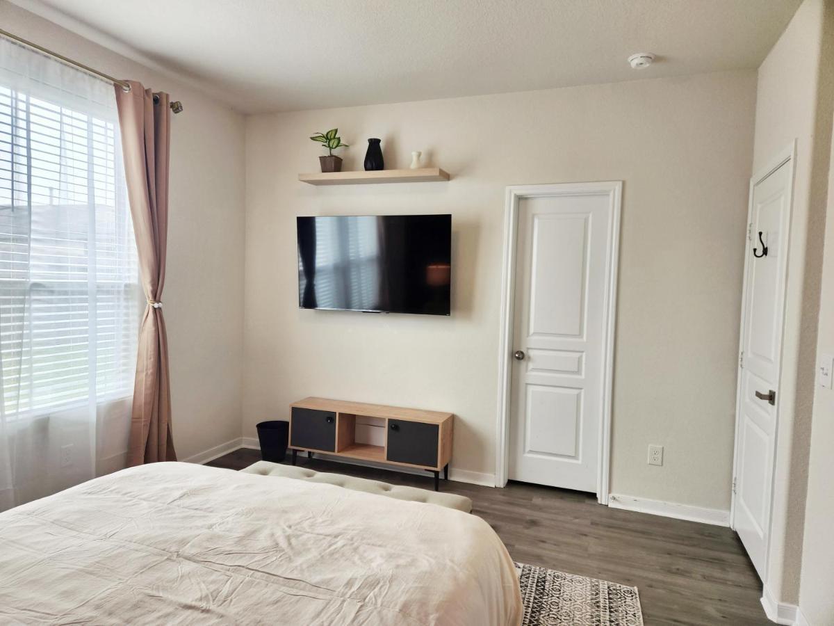 4 Bedroom Near Downtown Med Center Nrg Stadium Pearland Skyview Long By Ion Homestay Houston