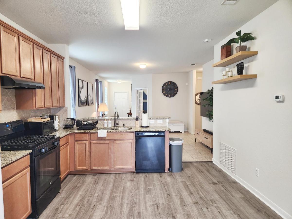 Homestay 4 Bedroom Near Downtown Med Center Nrg Stadium Pearland Skyview Long By Ion Houston