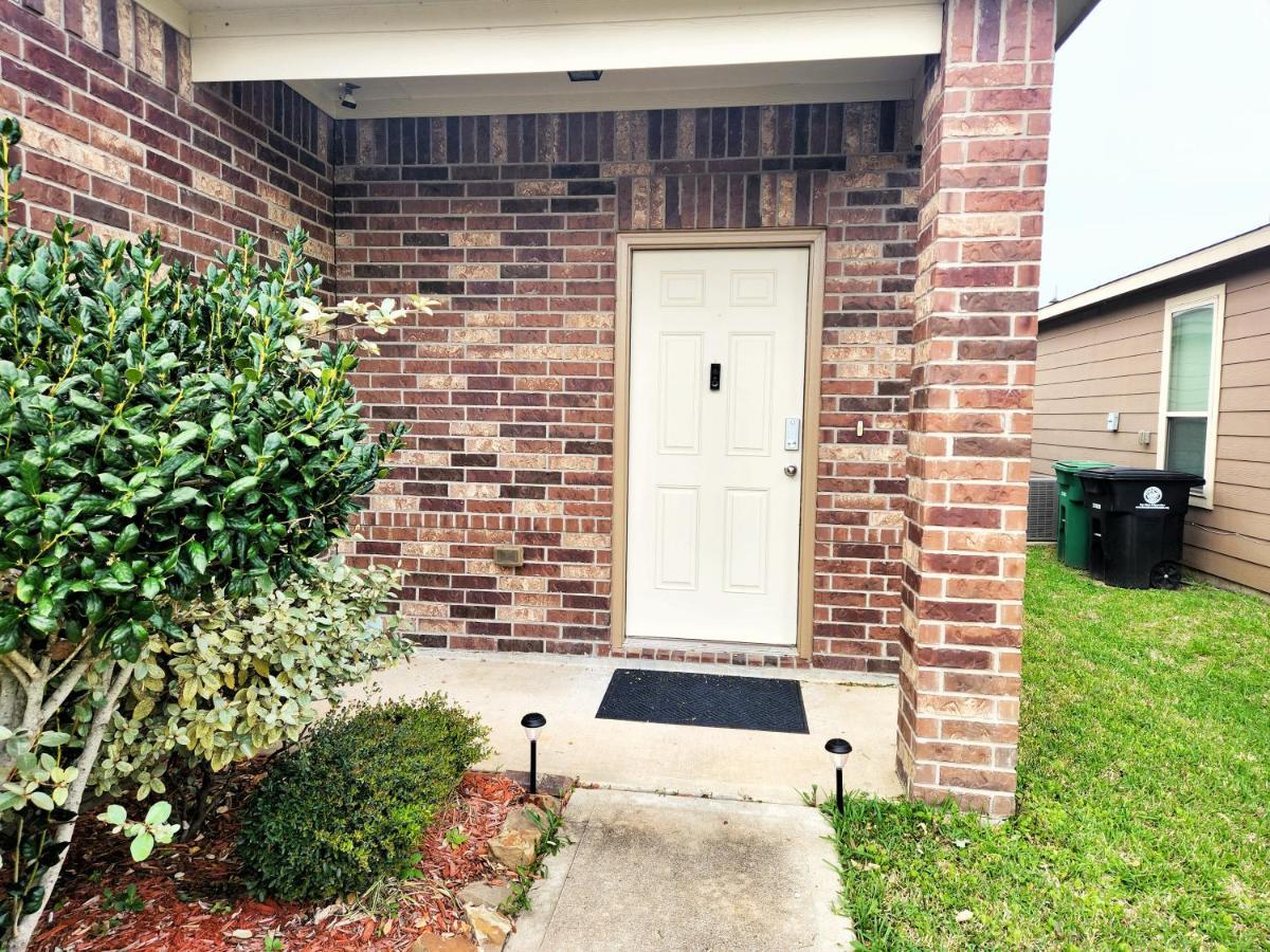 4 Bedroom Near Downtown Med Center Nrg Stadium Pearland Skyview Long By Ion * Houston