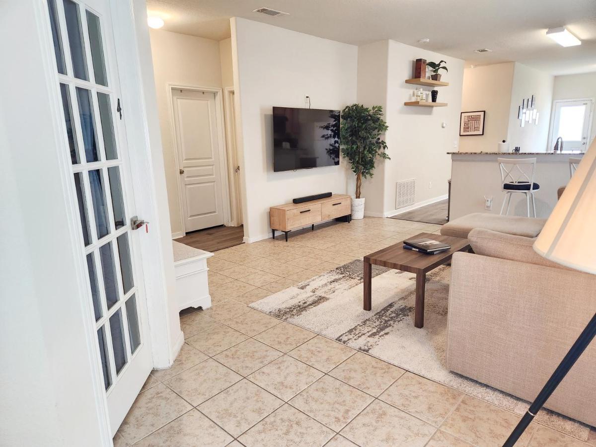 4 Bedroom Near Downtown Med Center Nrg Stadium Pearland Skyview Long By Ion Houston