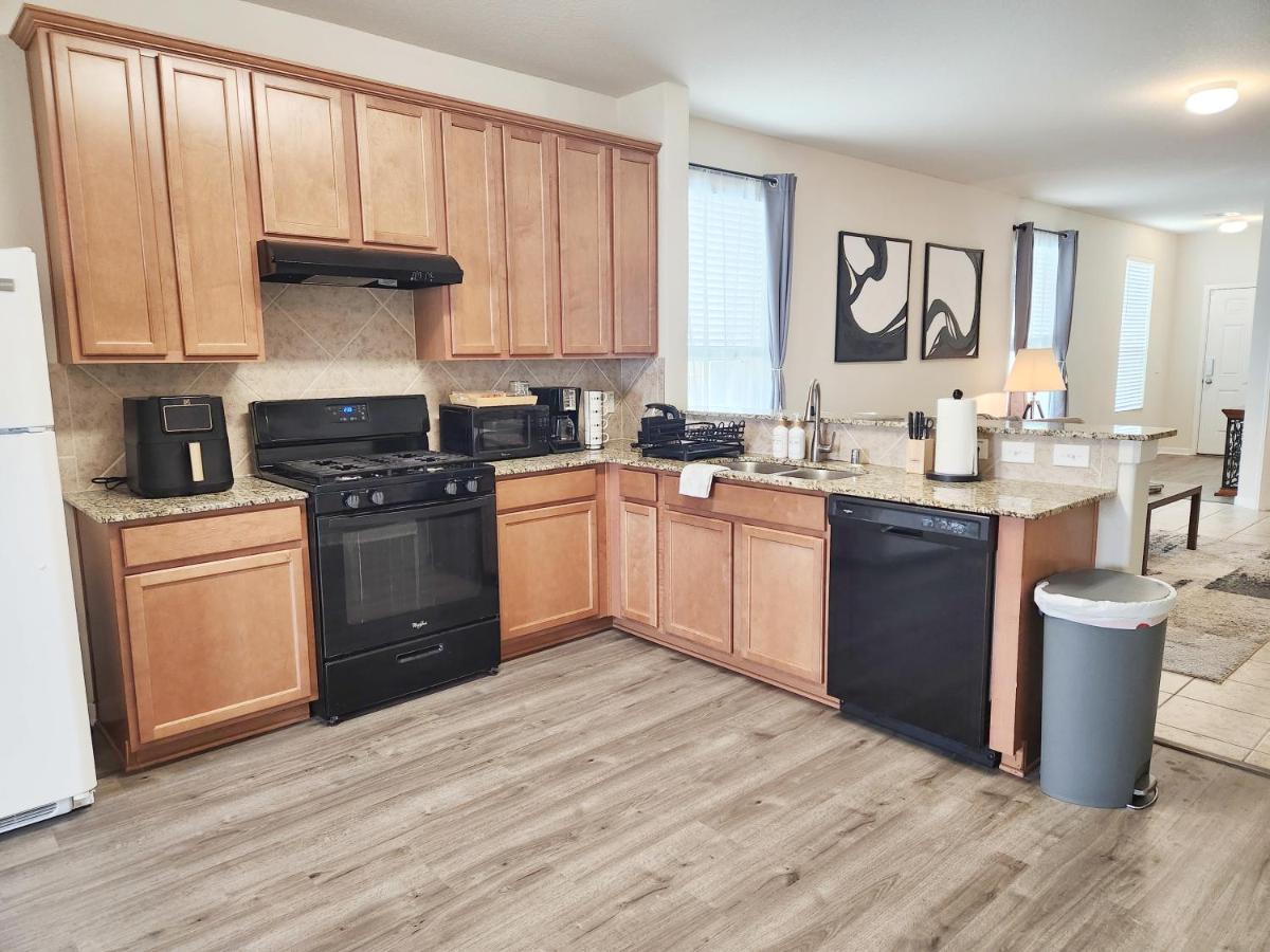 4 Bedroom Near Downtown Med Center Nrg Stadium Pearland Skyview Long By Ion Homestay