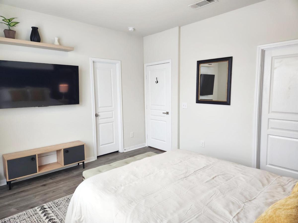 4 Bedroom Near Downtown Med Center Nrg Stadium Pearland Skyview Long By Ion *
