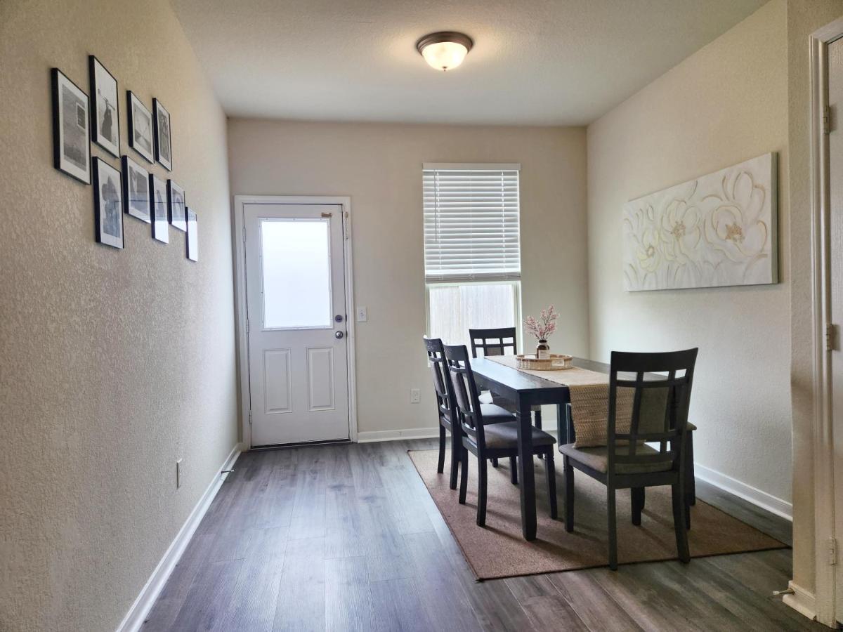 4 Bedroom Near Downtown Med Center Nrg Stadium Pearland Skyview Long By Ion Homestay Houston