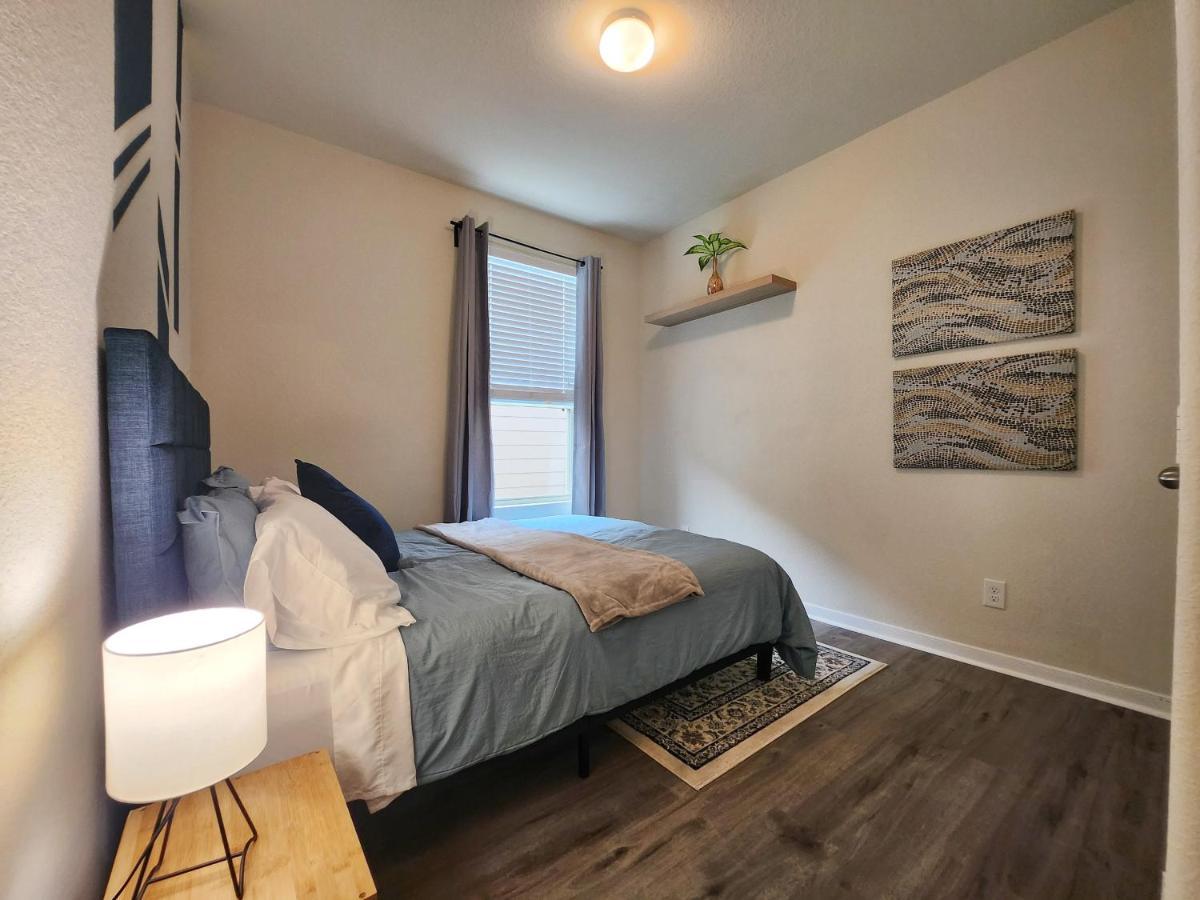 4 Bedroom Near Downtown Med Center Nrg Stadium Pearland Skyview Long By Ion Homestay