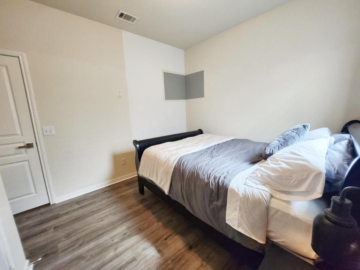 4 Bedroom Near Downtown Med Center Nrg Stadium Pearland Skyview Long By Ion *