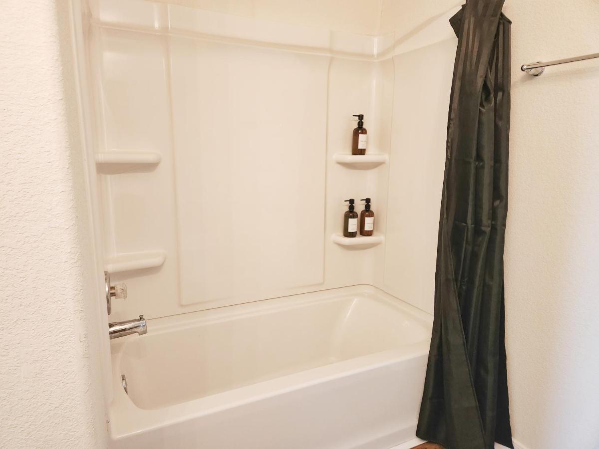 4 Bedroom Near Downtown Med Center Nrg Stadium Pearland Skyview Long By Ion Houston