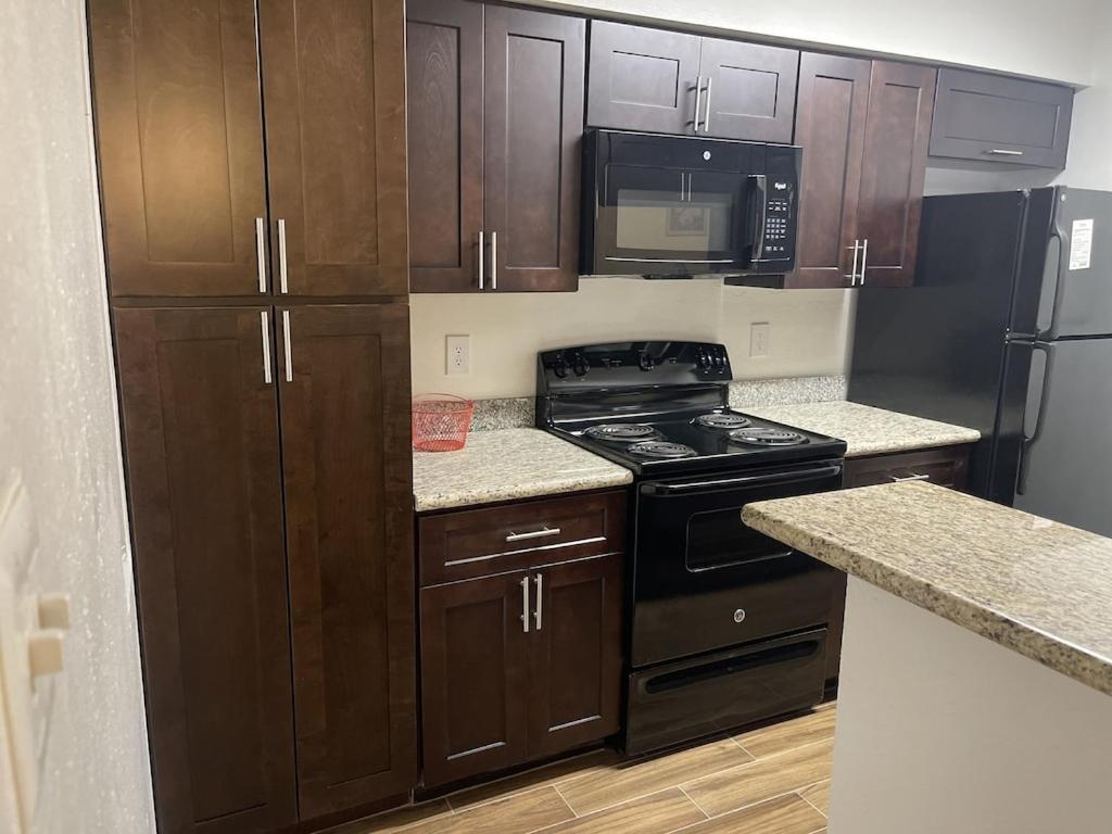 Apartment Private With Laundry, Wi-fi, And Extra Amenities *